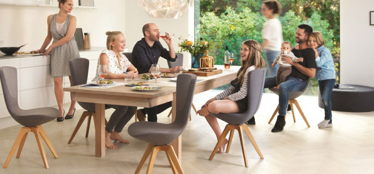 Varier dealer Lineo collectie eetkamerstoelen. afgebeeld: Varier Date