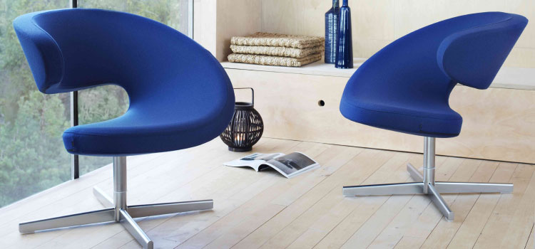 varier peel club clubfauteuils met kruispoot moderne draaistoelen bij Lineo Moderne Interieurs nabij Eindhoven